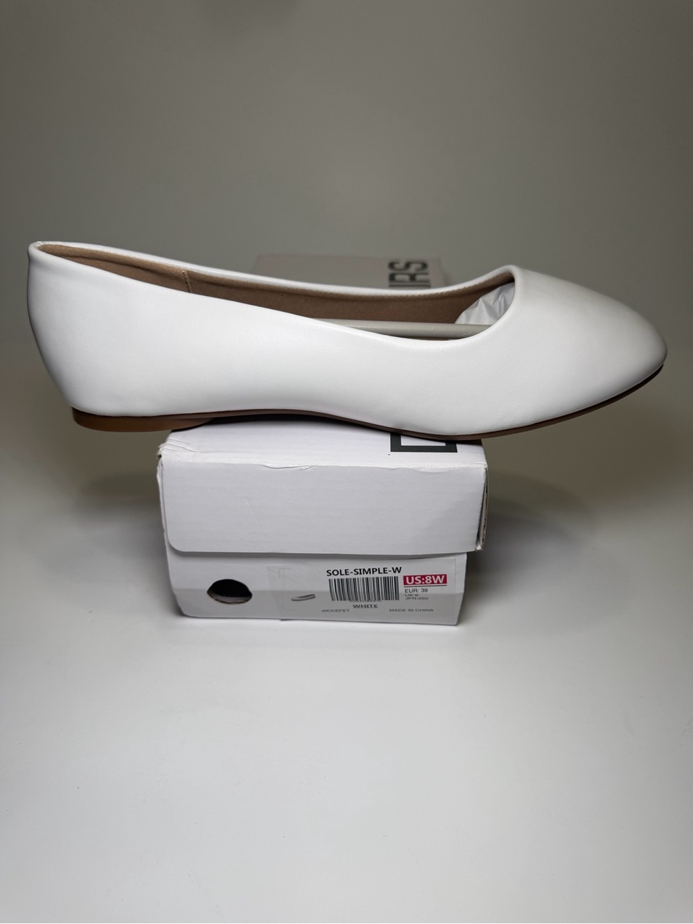 Women's White Classic Ballet Flats Size 8W